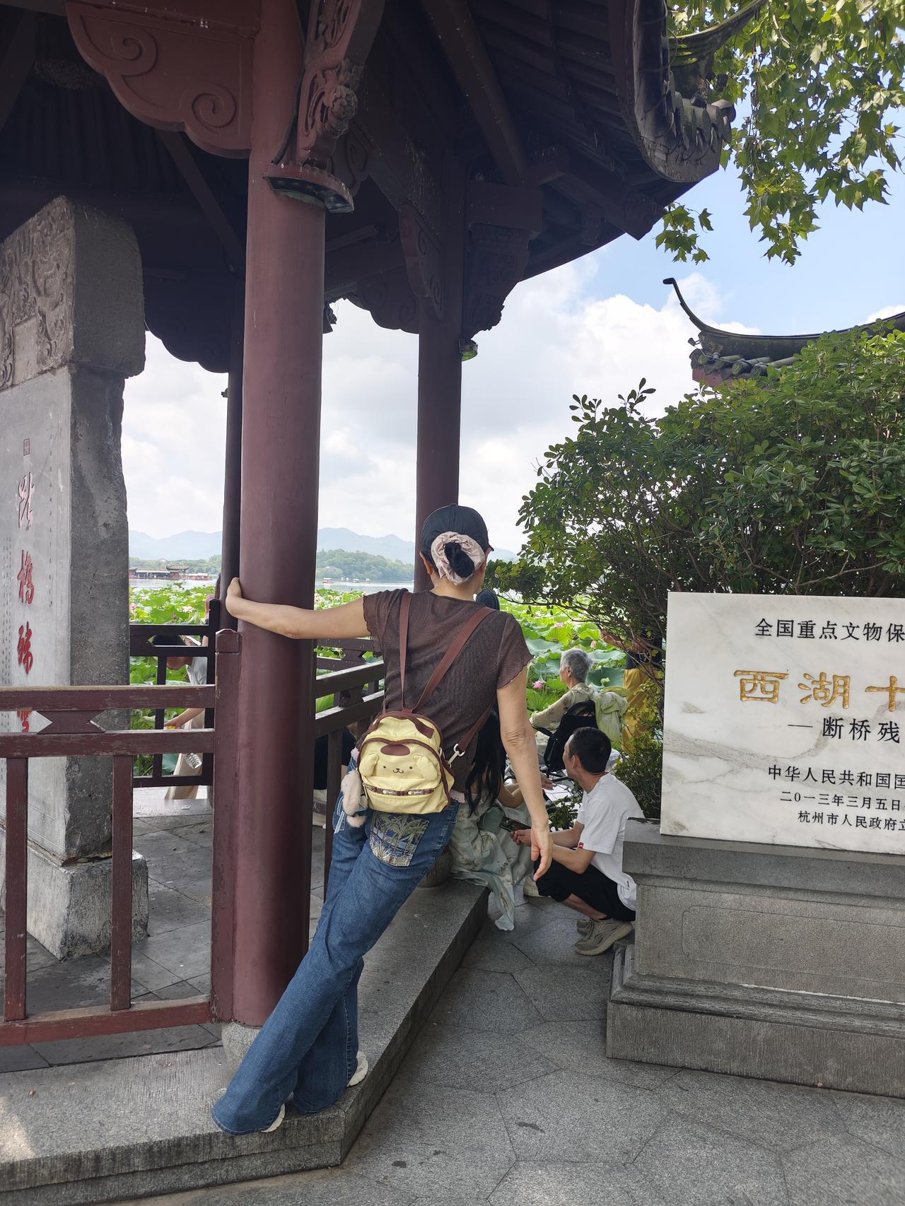 我的今日状态：😁轻松愉快
我这里的天气：🌤️多云

我是最不喜欢过生日的，可