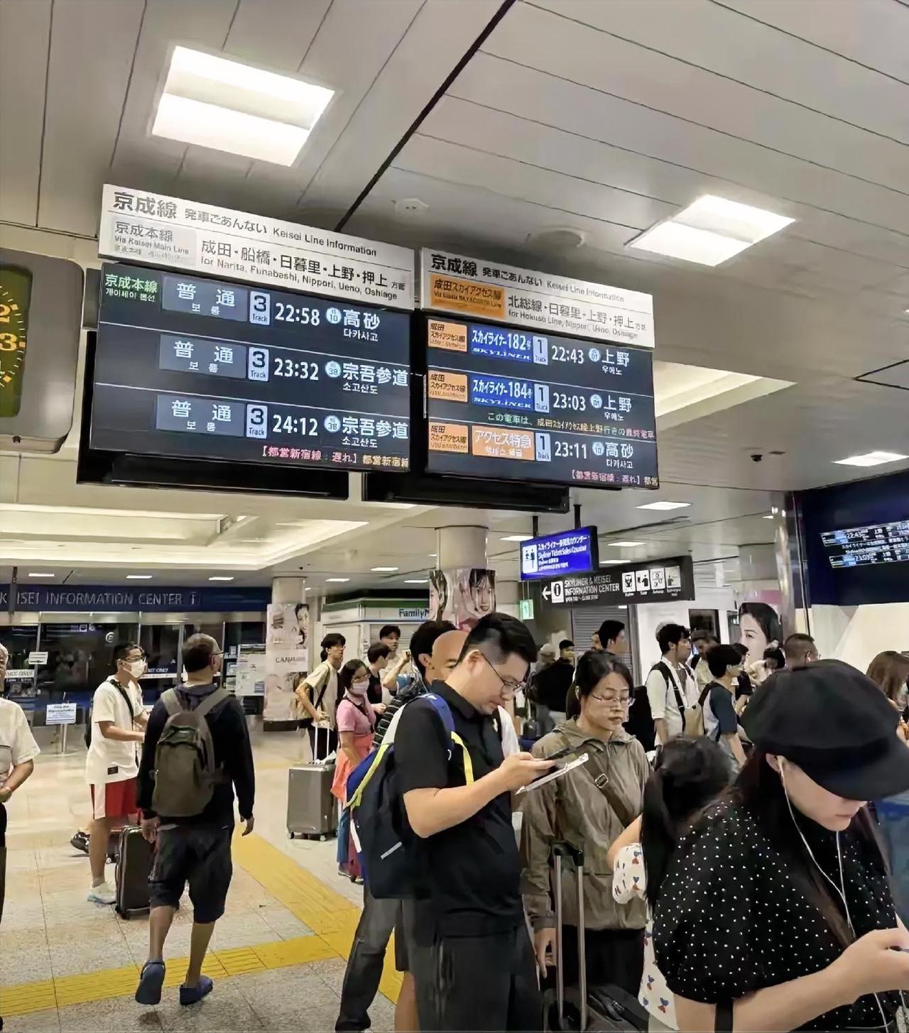 官方警告也没用！
日本机场挤满回家的中国人，
机票涨价仍一票难求

当初挤破脑袋