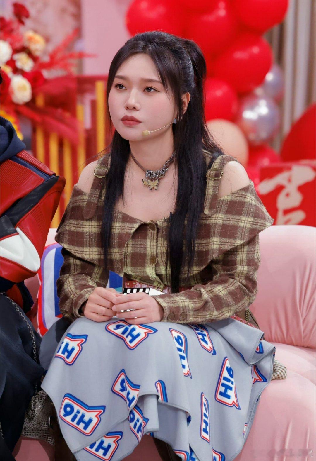 何炅吴泽林主持，全员红衣登场传递温情！你好星期六全员闹新春你好星期六