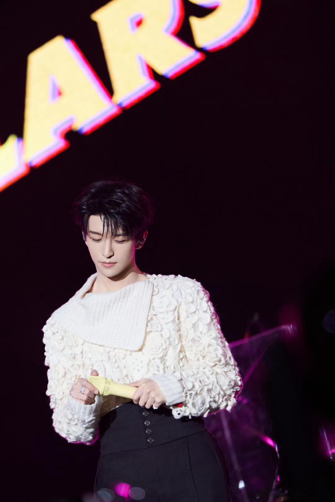 黄子弘凡鸟巢演唱会定档了🙌🏻 好争气的黄子 真的有种想哭的感觉🥹 终于站在