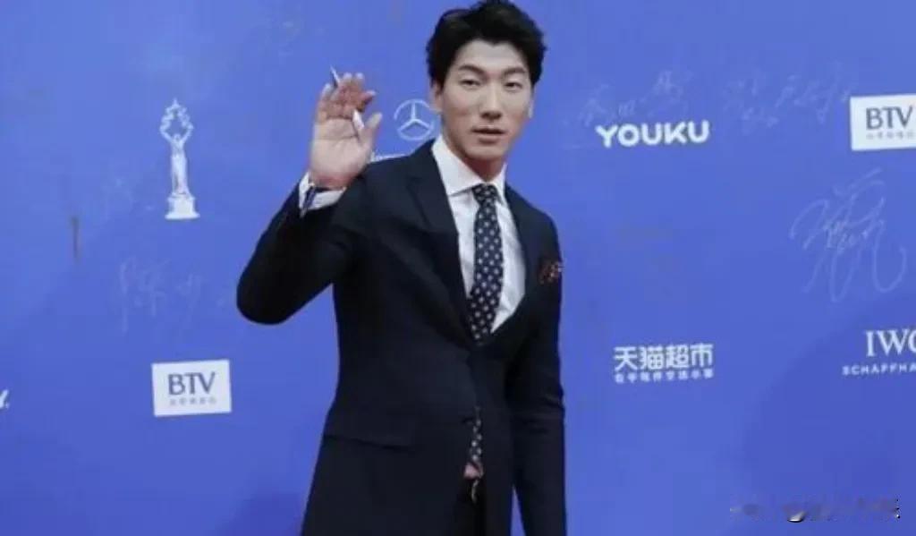 李湘富养教育引热议：如何在贵妇气与孩子气间创业新平衡？
四和娱乐:关注

李湘的