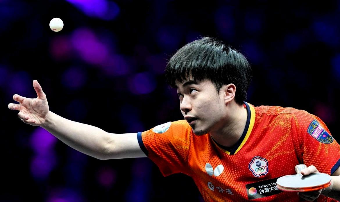 向鹏在同时段进行的一场内战中，以8-11，5-11，4-11的悬殊比分，0-3被