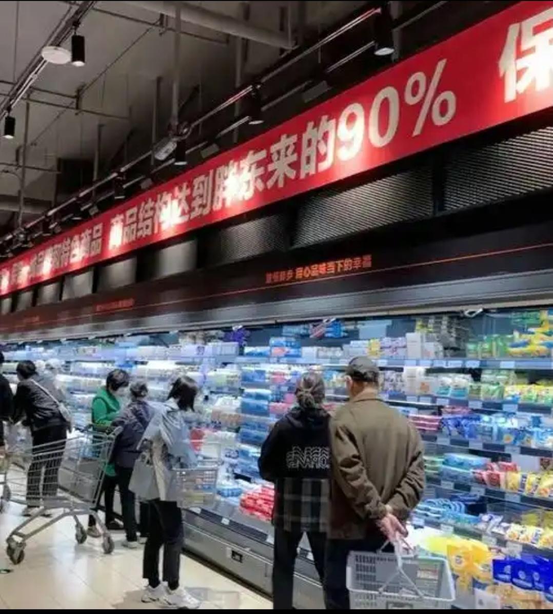 胖东来超市黄金为何受到外地客户青睐？
胖东来超市的黄金，简直成了外地客户的心头好