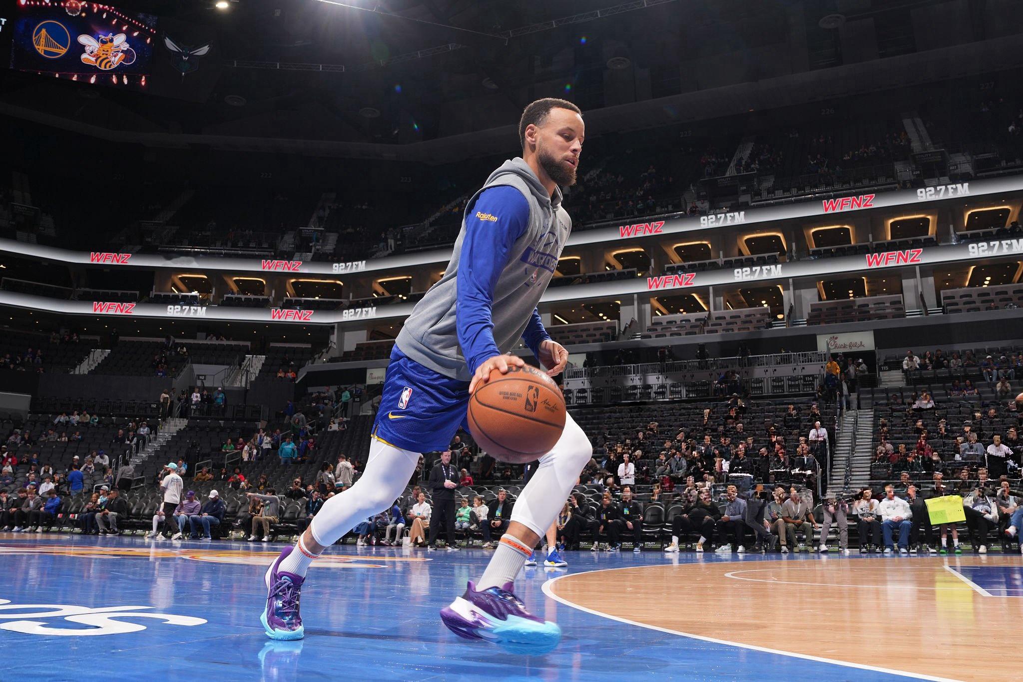 时隔多日 库里在热身中上脚Curry Series 7勇士vs黄蜂库里