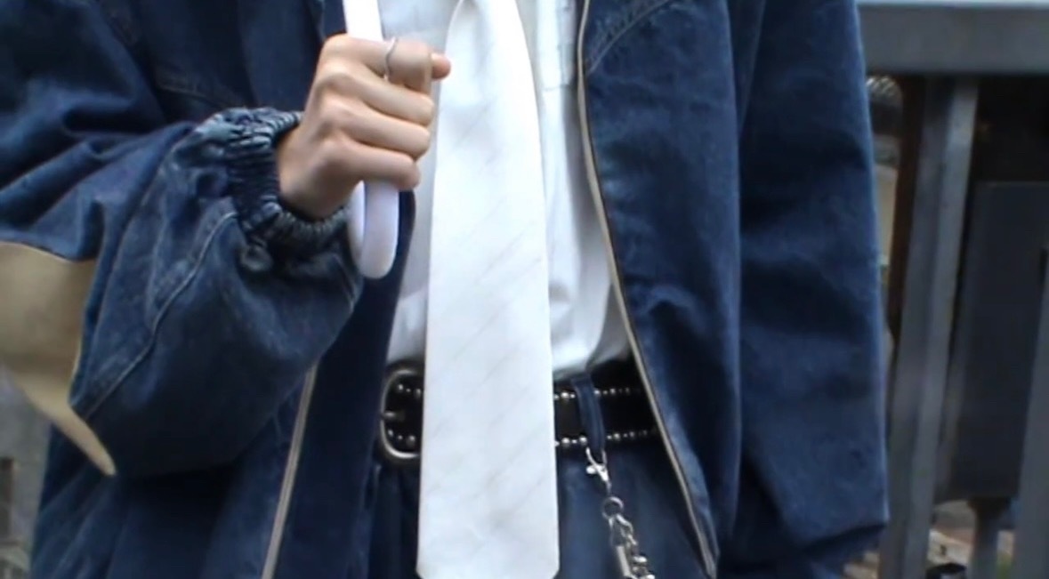 开头这幕真的好好梦…像是带着婚戒穿着西装要去参加婚礼的新郎😭 