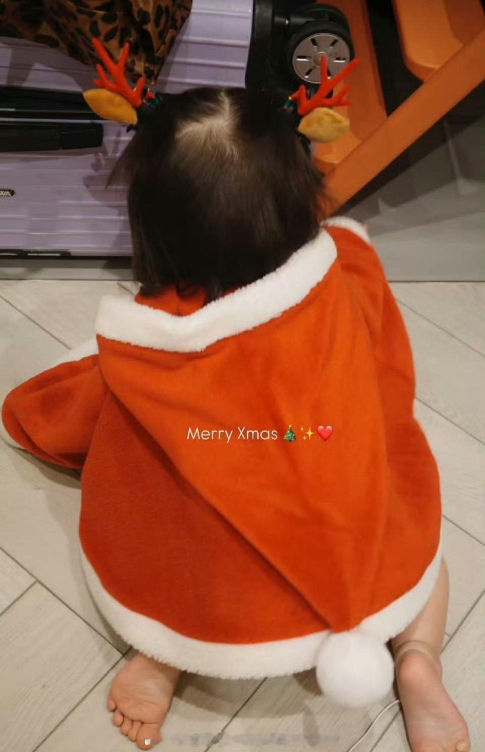 鬼鬼圣诞晒女儿照片居然有女儿了啊？！小公主好可爱！要一直这么幸福下去哦！ 