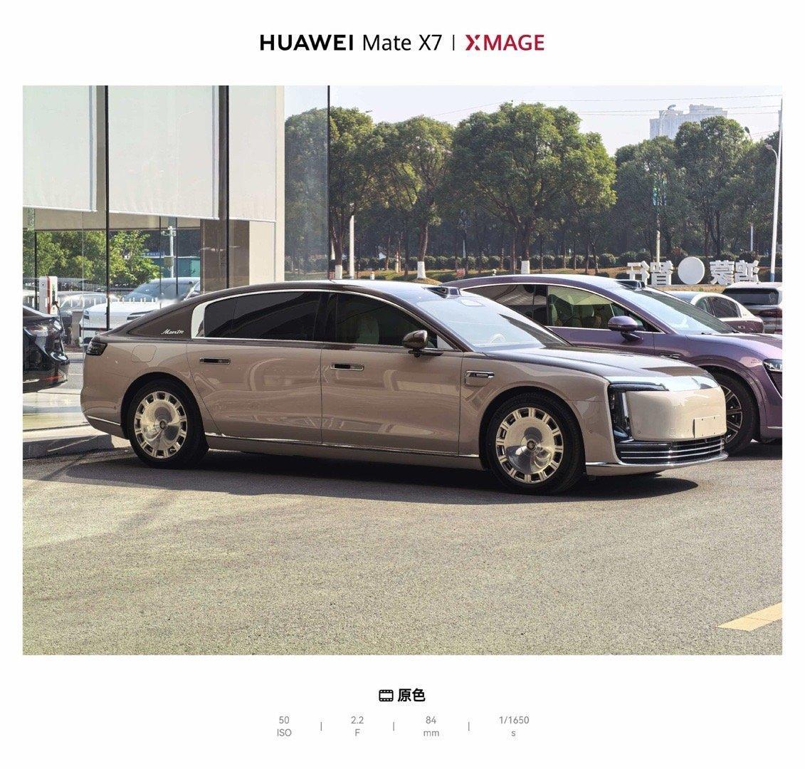 余承东称尊界已经出现口碑效应尊界S800这个前脸，是真的尊！（群友拍图