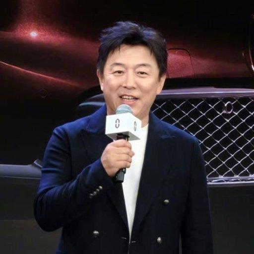 黄渤提了台新问界M9，自己掏的钱。

现场他说了两句话，比任何广告都狠。

第一