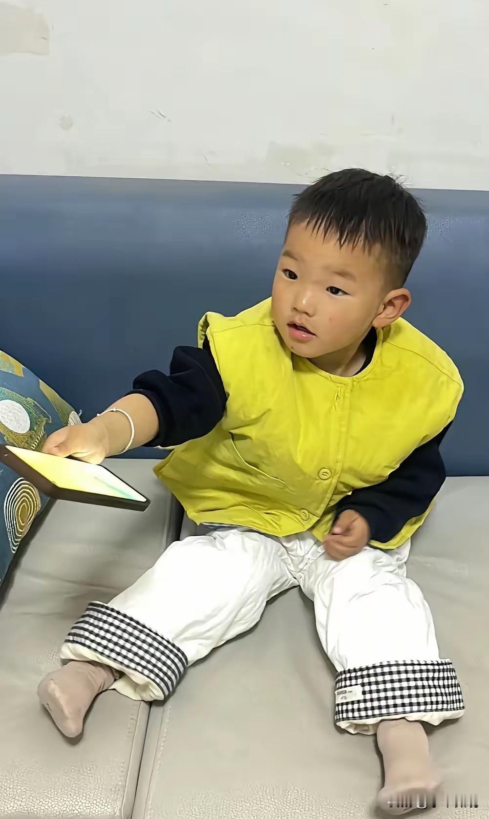 泪目！河南开封3岁的澈澈被找到了，可是他却被冲到了离家60公里外的田地里，这样的