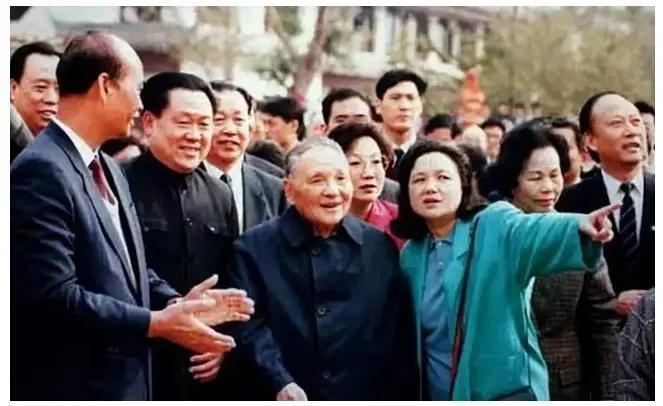 “中国不坚持社会主义，最终发展起来也不过成为一个附庸国！”30多年前小平同志的论