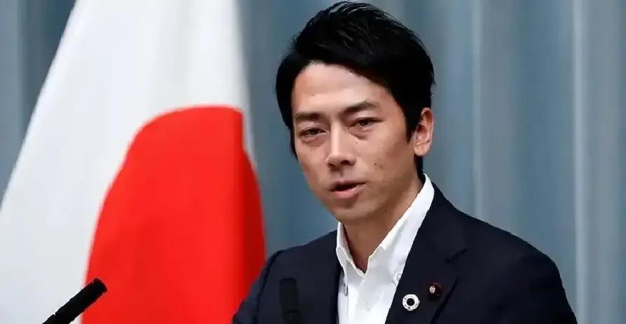 日本防长小泉进次郎刚刚吹响对华反击的号角，中国大陆12条航线全部航班取消赴日，莫