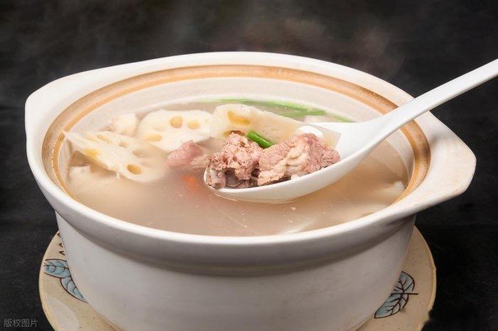 舌尖上的暗礁·默斋主人原创散文饮食的疆域里，界限向来泾渭分明。海鲜、动物内脏、浓