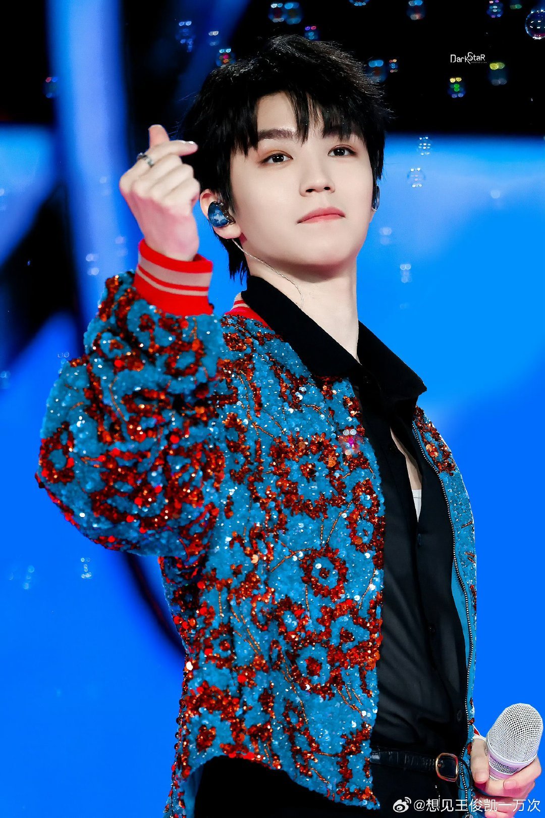 王俊凯蹦迪版心引力状态保持的好好呀，就这么一直开心下去吧。 