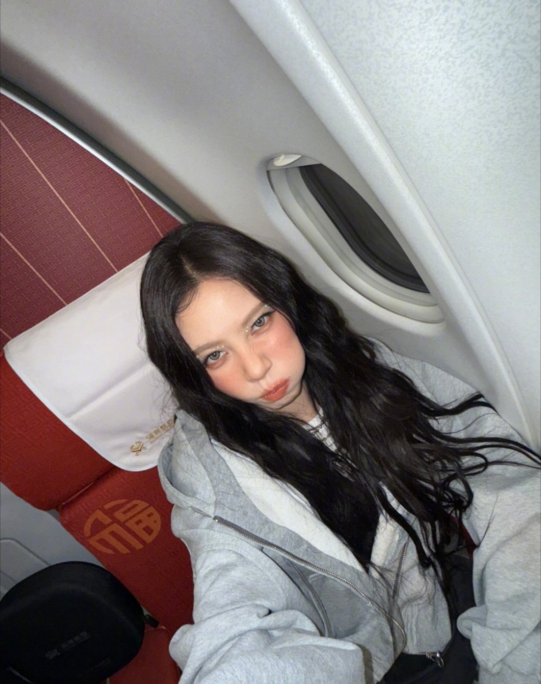 这套造型走机场太帅了[流鼻血]宋妍霏～辛苦啦西西宝～好好休息哦[爱慕][爱慕] 