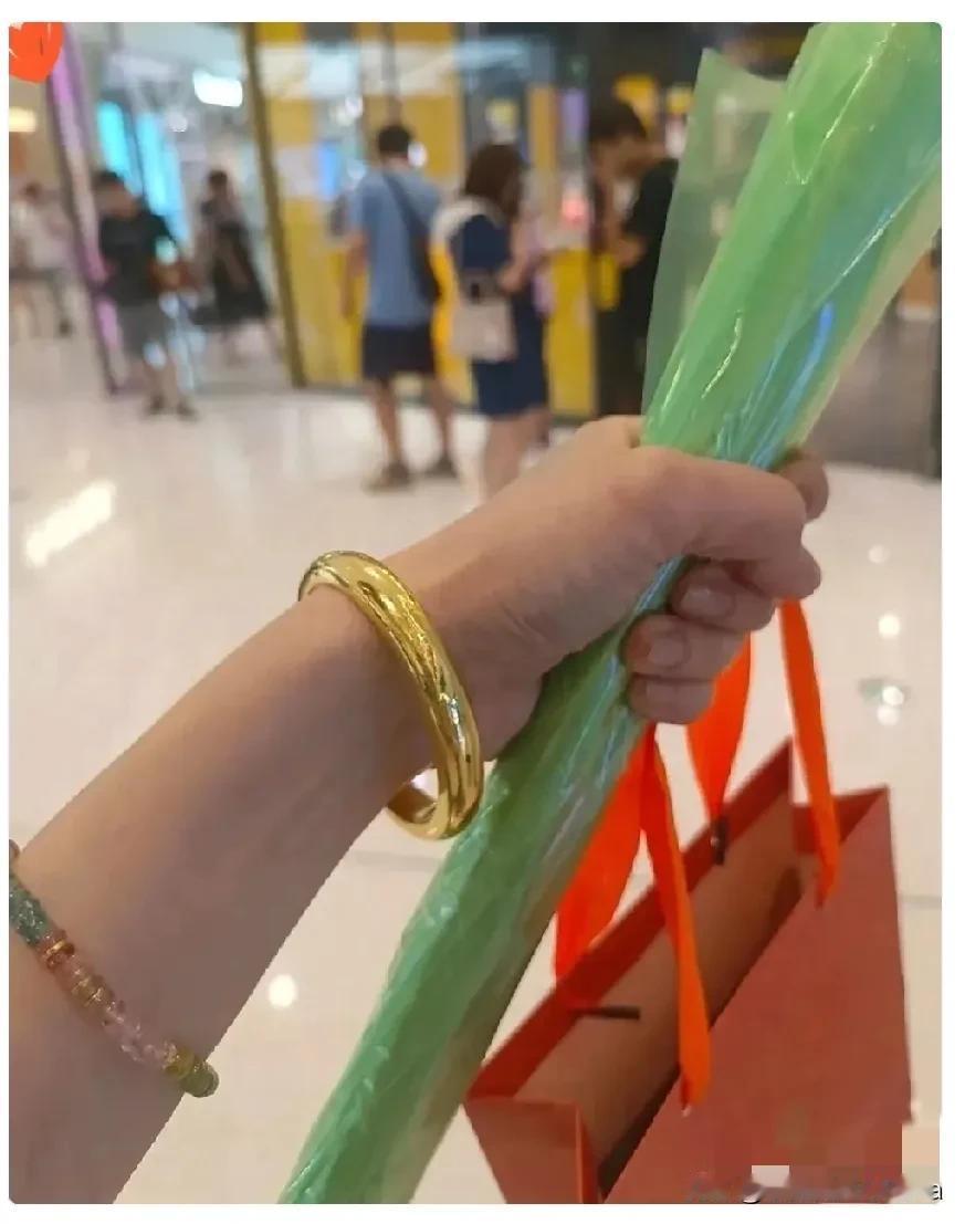 我姐在金店一干就是3年，
她悄悄给我透了底：千万别在金店买黄金！别误会，不是黄金