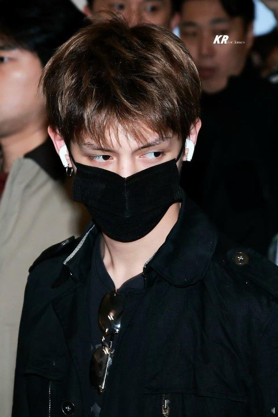 赵雨凡JAMES  😘 赵雨凡名品骨像 JAMES的鼻子顶天立地😘