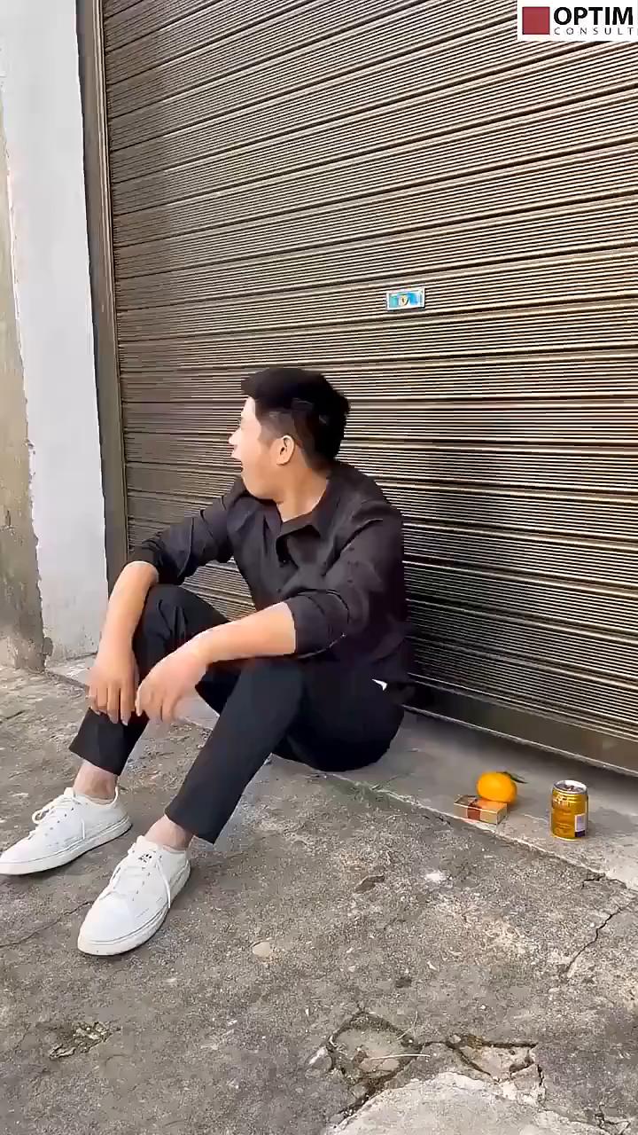 有人。