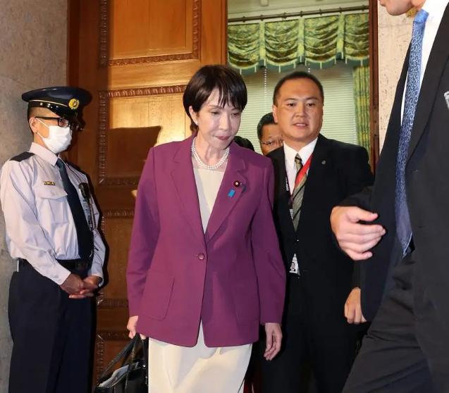 现在一提到制裁日本，有些人就只知道盯着水产、化妆品这些边角料！这哪叫制裁啊？简直