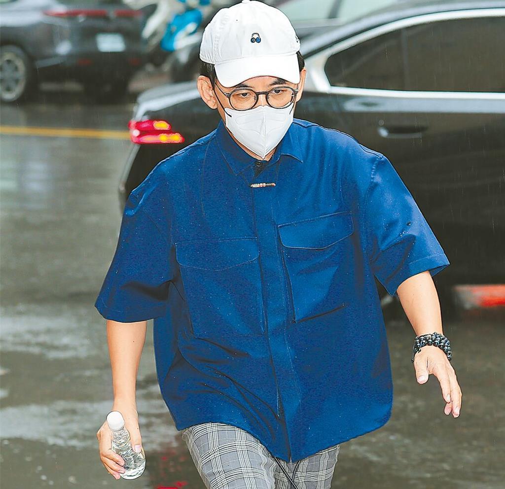 【】 艺人黄子佼因涉嫌付费下载大量未成年性影像一审被判处有期徒刑8个月，今日二审