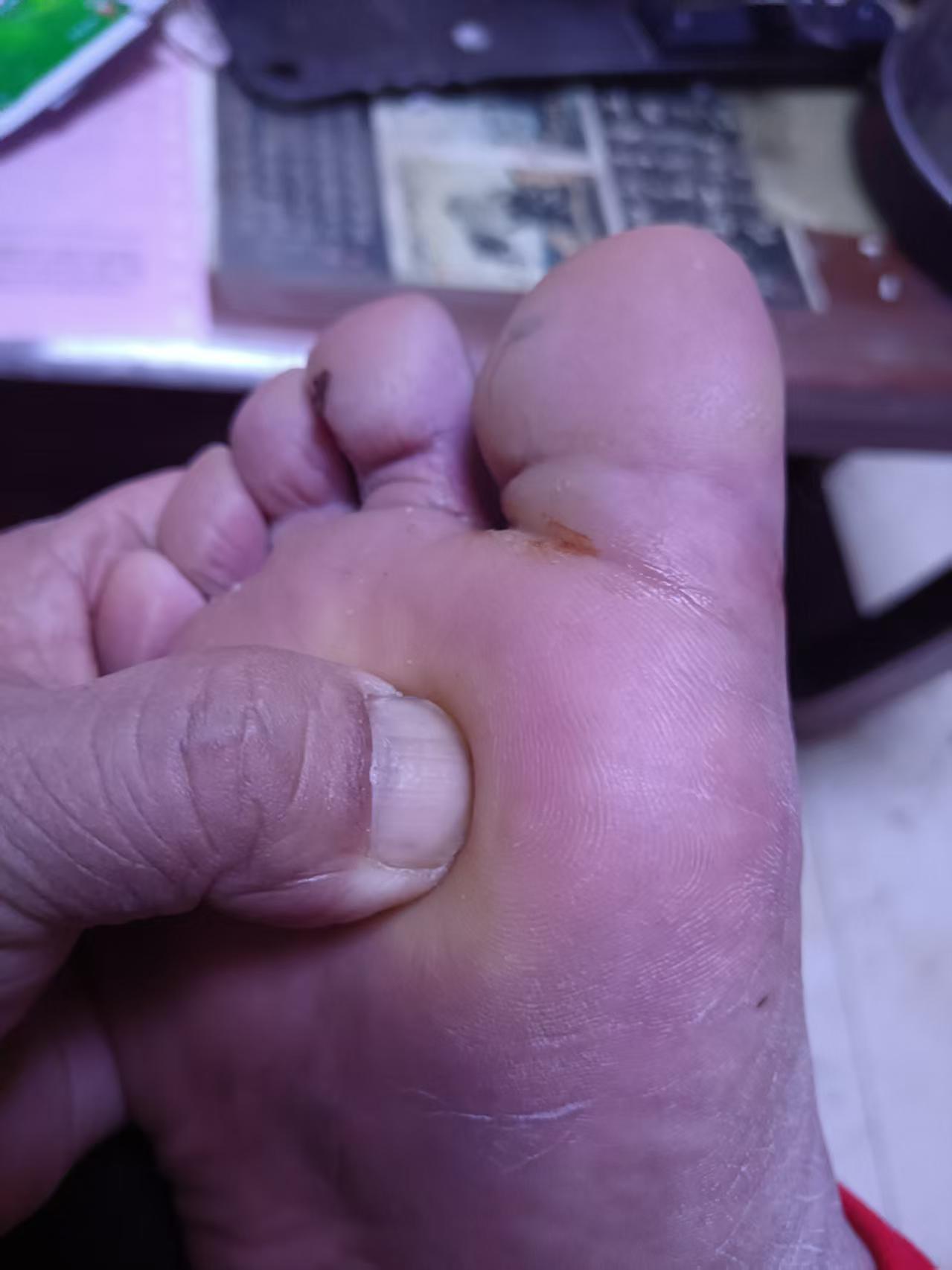 一条狗引发的血案，让人笑掉大牙！

昨天约一个朋友吃饭，他告诉我，弟弟，我去不了