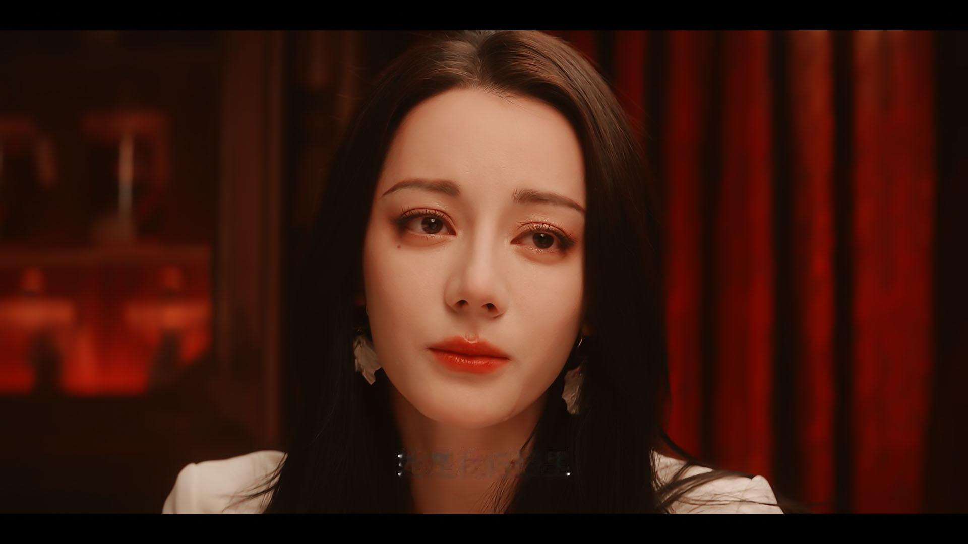 迪丽热巴 喜怒哀乐无需夸张的表演迪丽热巴完全不需要靠夸张表情，光是眼神变化就把角