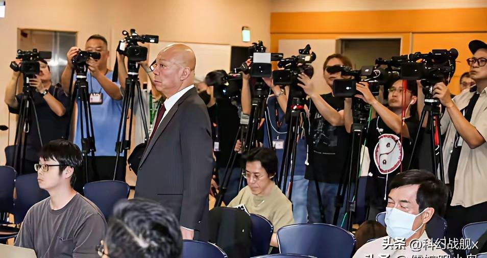 金溥聪记者会爆发冲突，一男子质疑金溥聪公开责问，遭廖继斌抢麦怒怼

记者会开到一