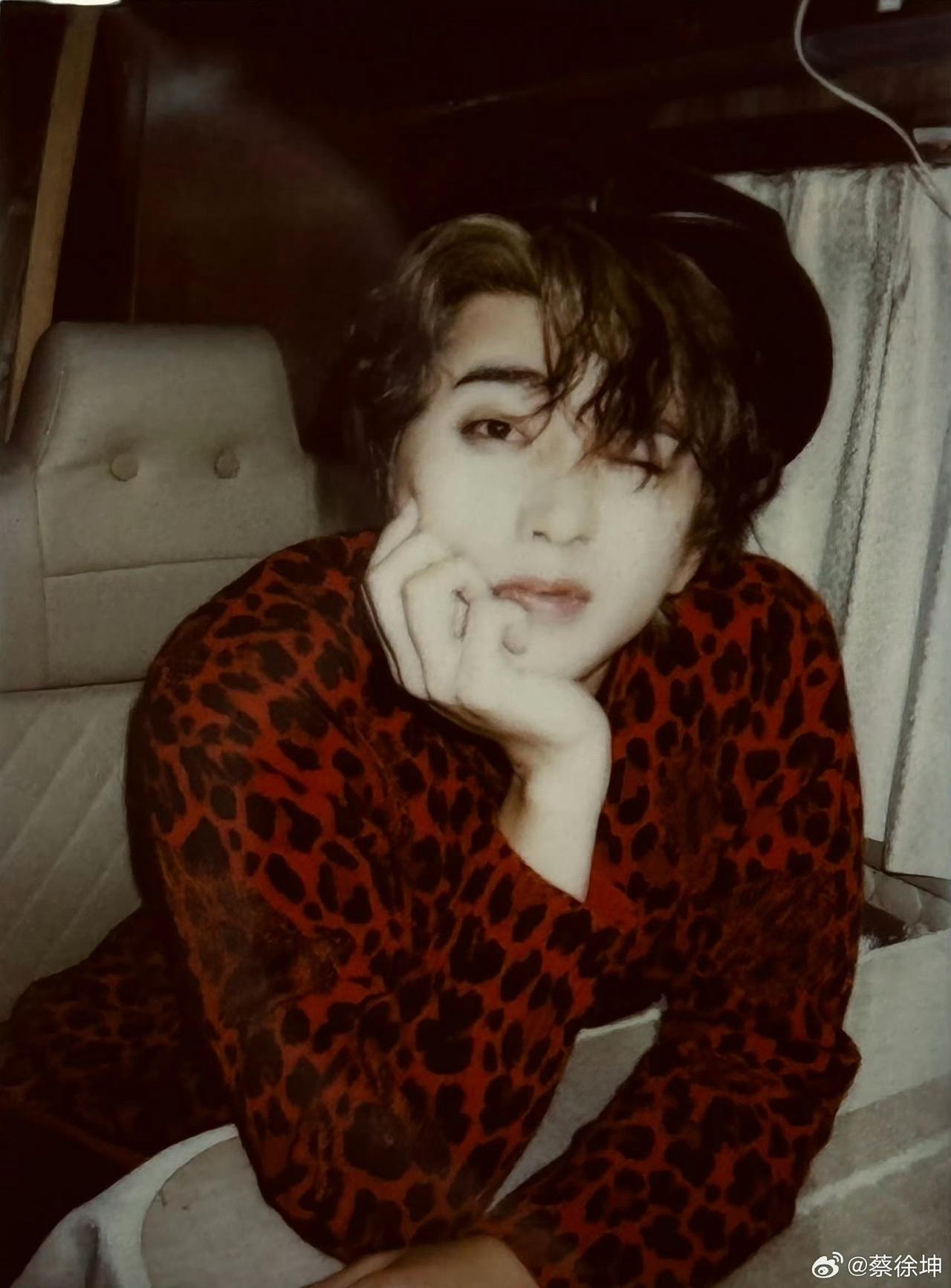 蔡徐坤 ikun 向全世界安利 一眼沦陷 镜头是爱意的具象化