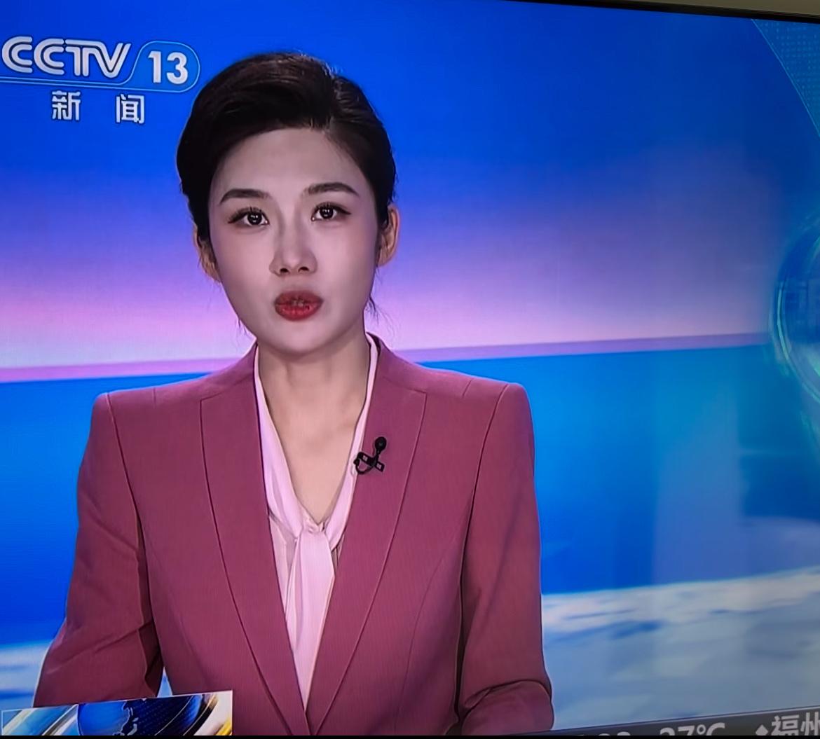 真千金，越来越漂亮清秀，业务能力有很大提高，1 3频道出镜的服装和化妆特好，看着