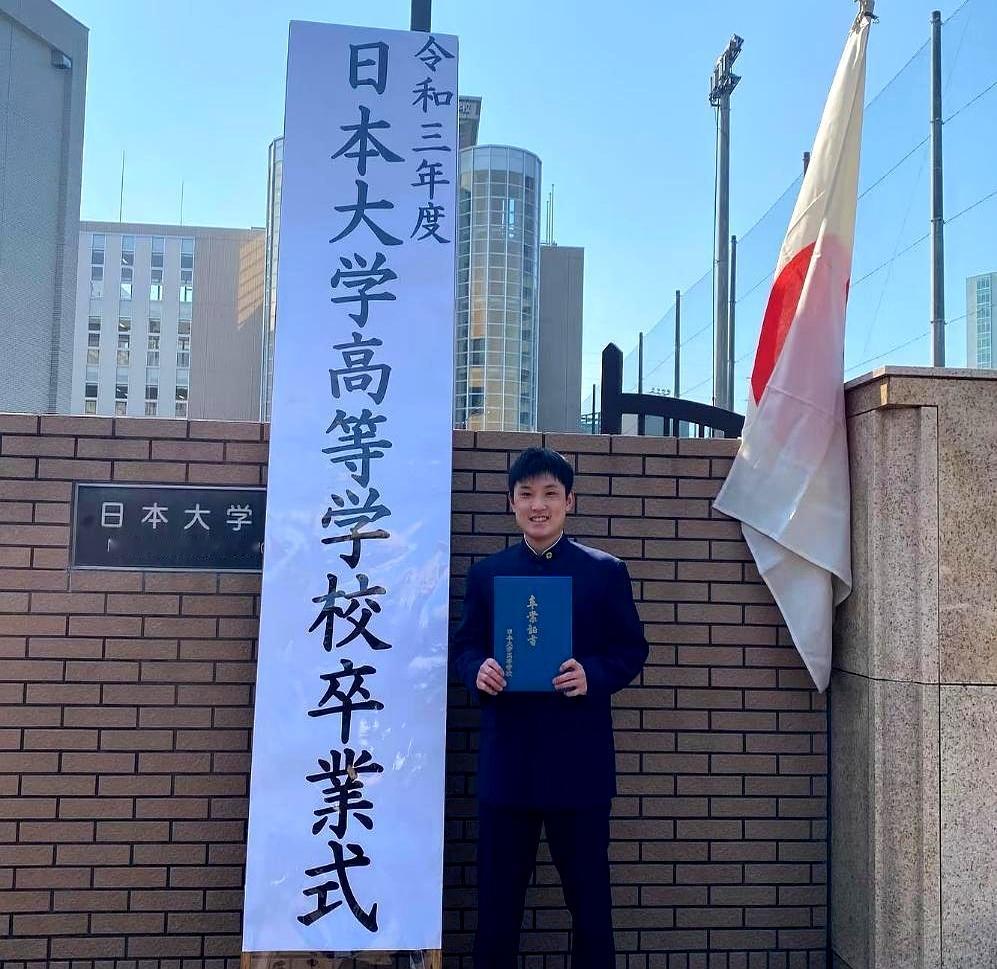 别只盯着张本智和、张本美和在球台前挥拍，真正让人意外的，是这对兄妹连功课也没落下