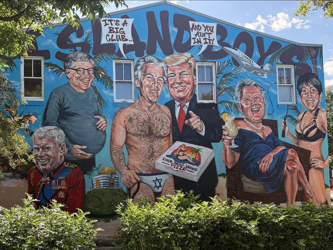 澳大利亚悉尼的爱泼斯坦壁画 
有对话气泡写着 “It’s a big club”