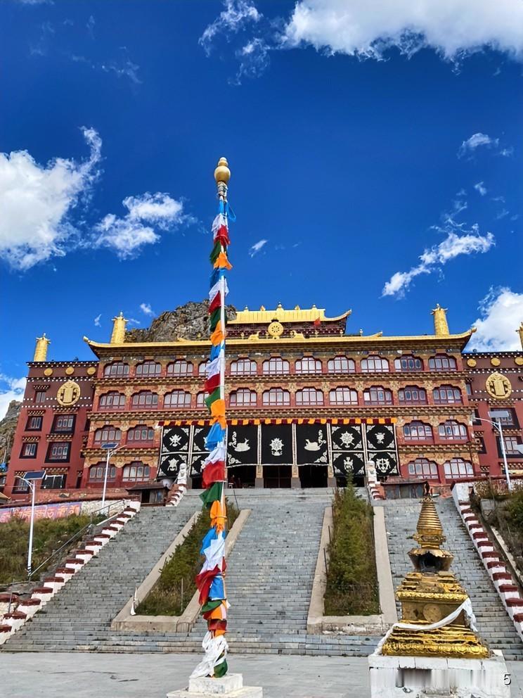 不费力写婆婆妈妈的事口水文流量好，专心费力写文学性的作文少流量。这是我的感觉。但