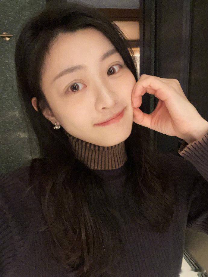 偶遇王承渲在咖啡店打工 网友偶遇王承渲在澳洲咖啡店打工，曾经努力追梦的女孩，虽然