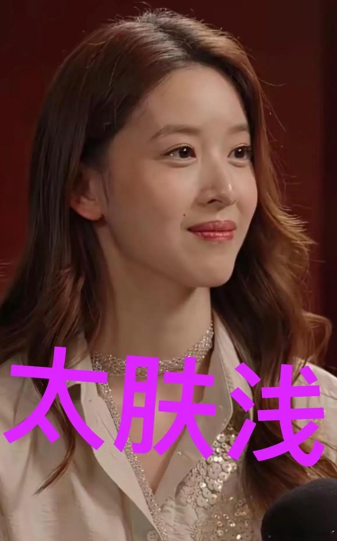 章泽天："你去选港姐肯定第一名"，这句话怎么问的出口？公众采访是要放大到全网络平