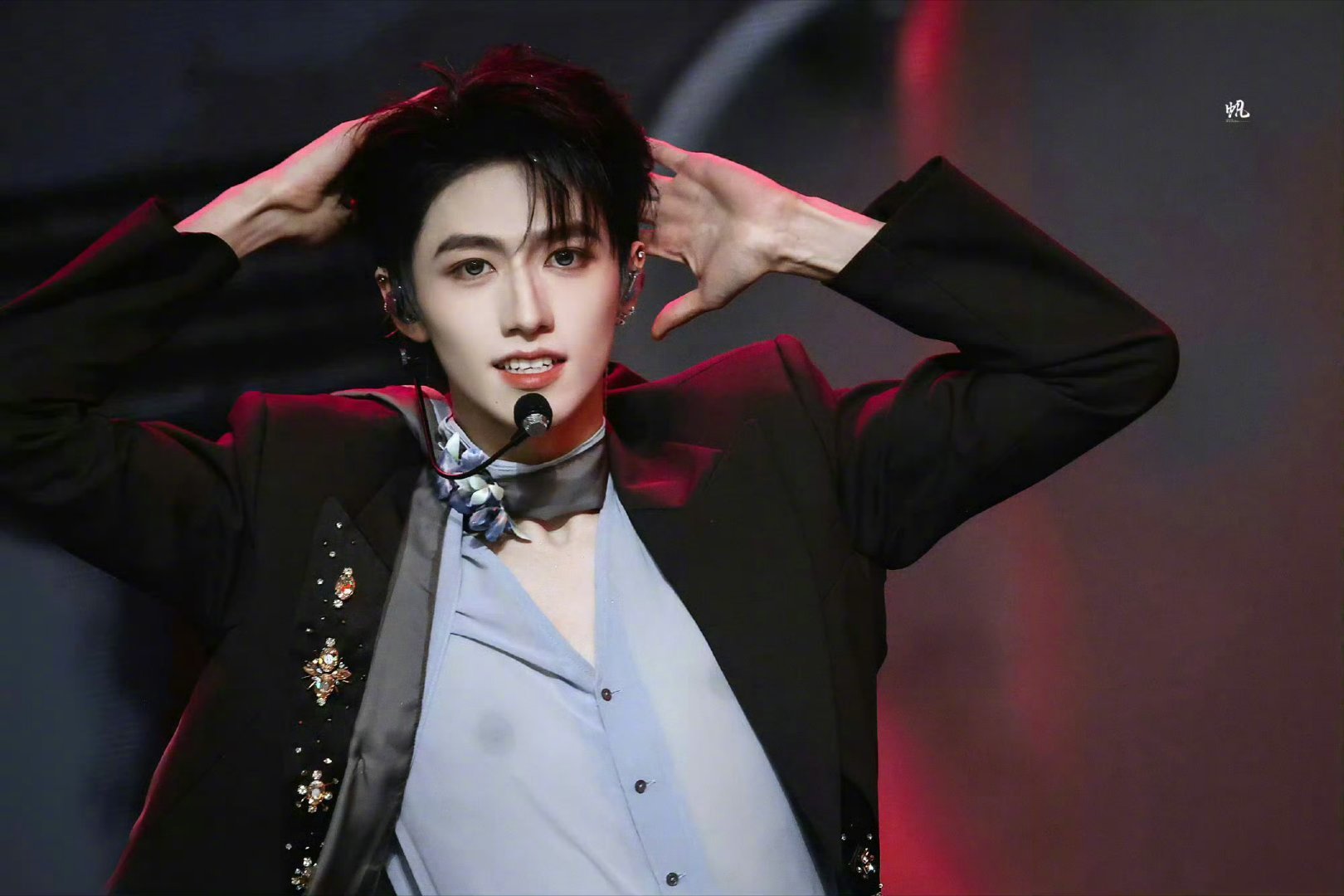 朱志鑫粉丝破千万了恭喜小朱！微博粉丝破千万啦一定还会收获更多人的喜爱未来可期