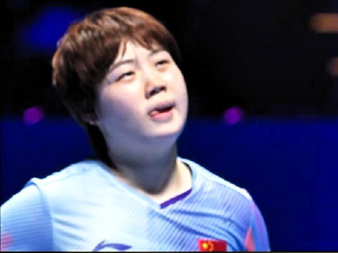 石头：听说有人把今天的实时积分和排名算出来了？看看我前进没？
小曼：好好跟政哥打