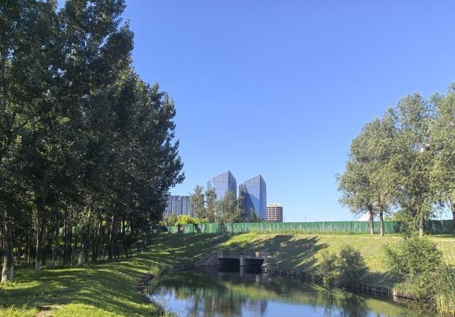 英国现在很多事情，跟美国的立场都有分歧。很大的一个原因，就是我昨天长文章里面讲到