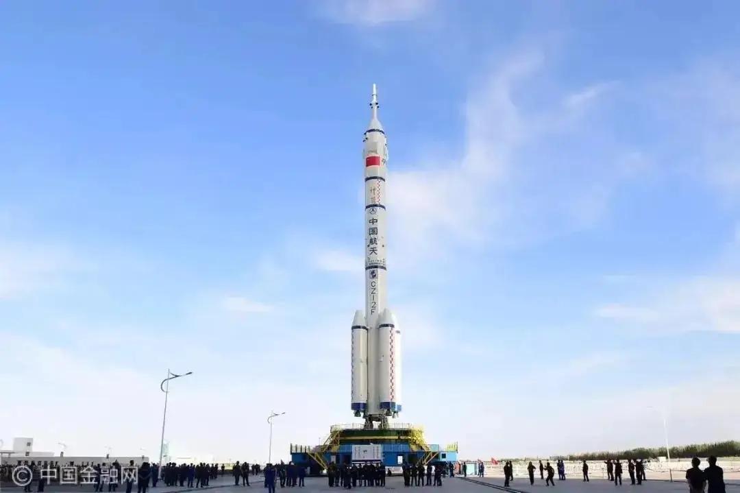 5 月 24 日 23 时 08 分，神舟二十三号载人飞船在酒泉卫星发射中心启程