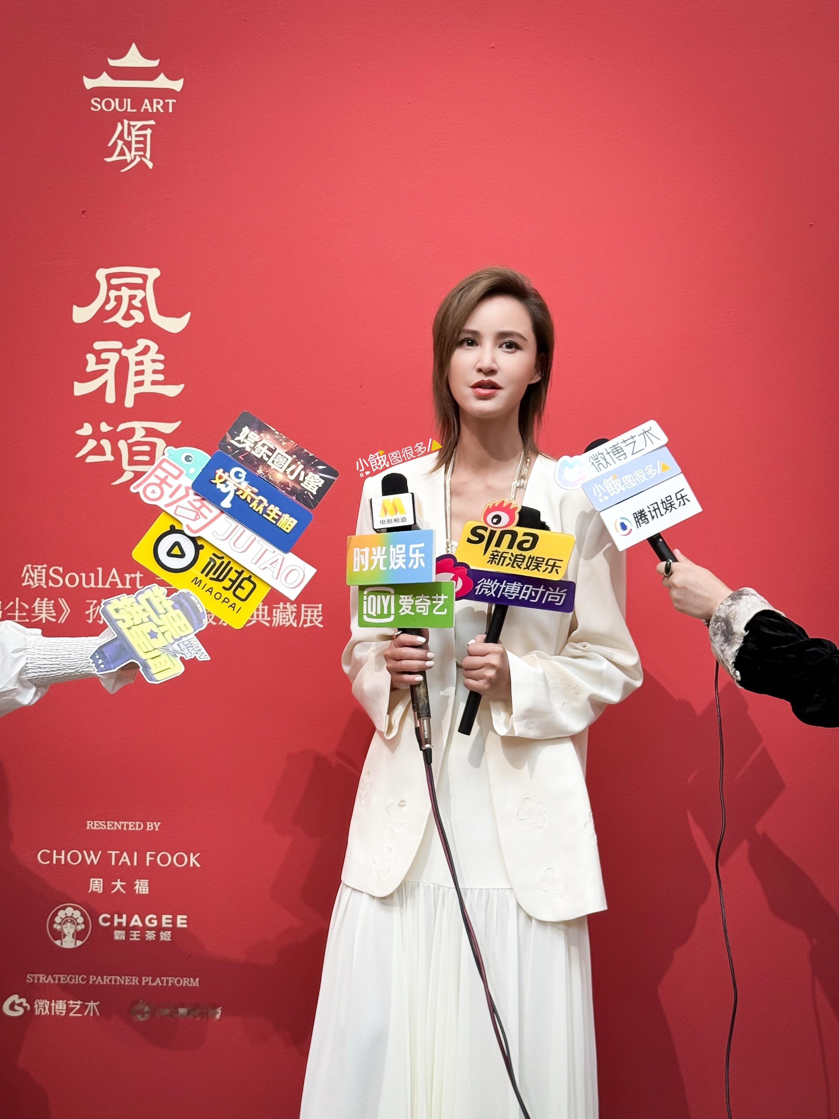颂三周年 今天孙郡老师的拂尘集展太美了！张歆艺透露国庆档想看《刺杀小说家2》，一