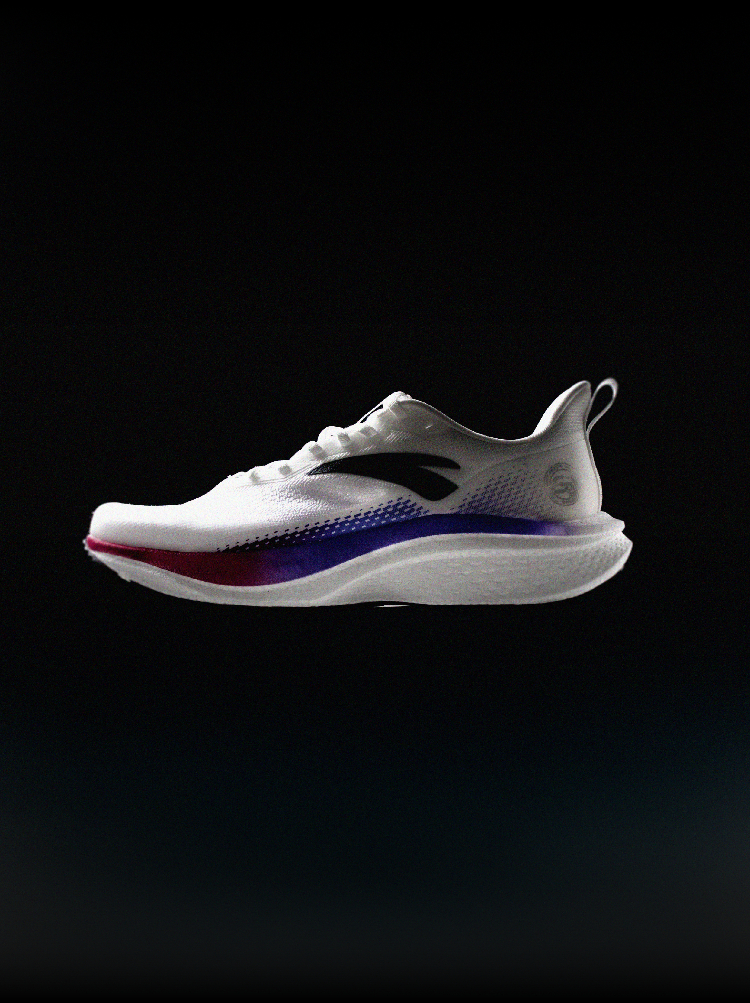 🎁 四月铁粉福利上线！依据微博官方互动榜单数据，截止到4月30日，互动量排名第