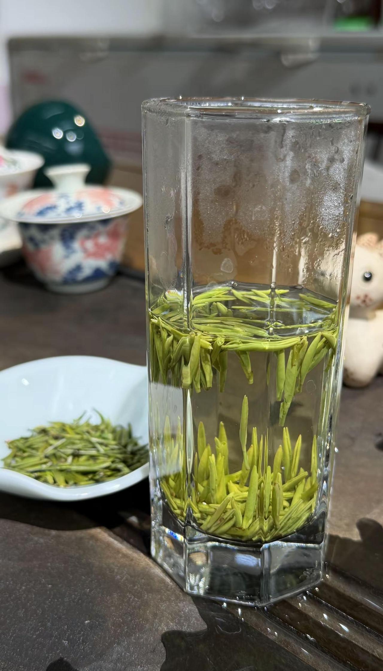 今年一定好好干，争取买包瓜子，坐着看碎花裙和Polo衫吵架，还有包臀裙和美式前刺