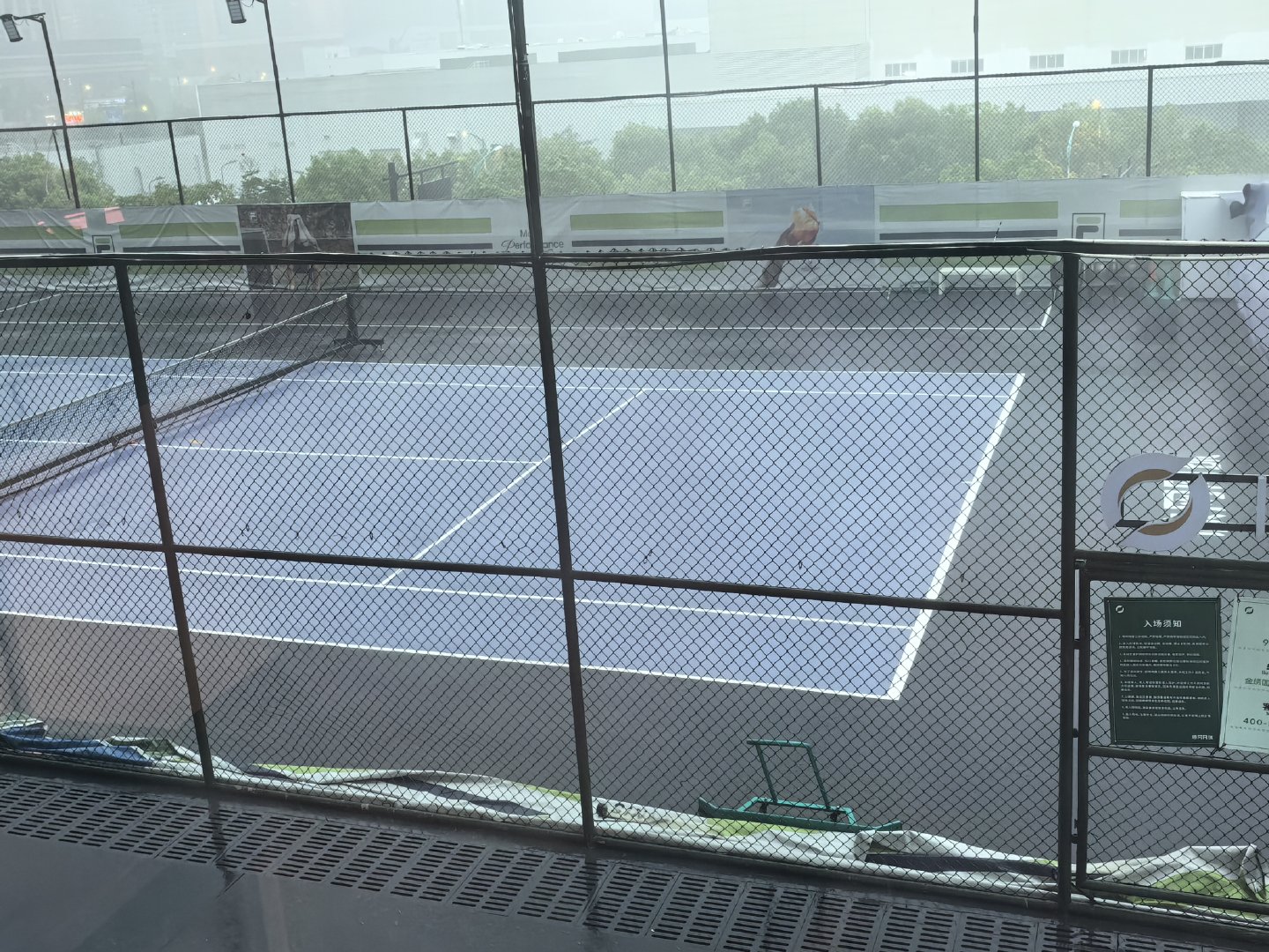 刚说完就下起来了，真的大暴雨，等会回不去家了