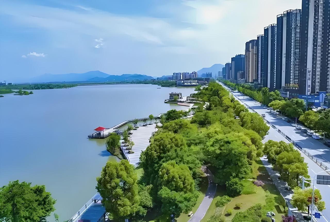 黄石大冶最繁华的地方，万和路和吾悦广场商潮步行街必须拥有姓名。
万和路见证了大冶