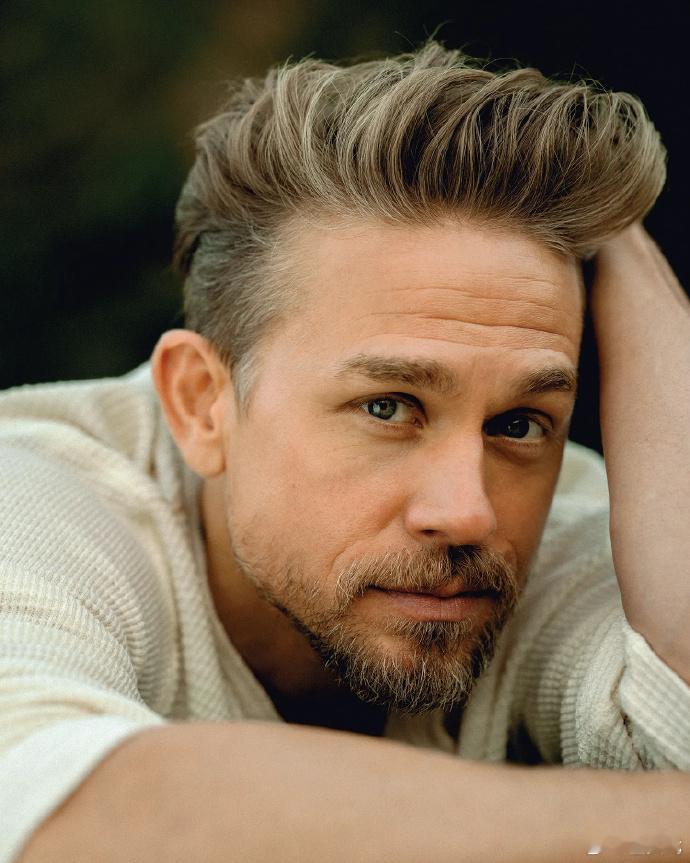 查理汉纳姆没戏拍时炒房子 「糊男」查理·汉纳姆（Charlie Hunnam）近