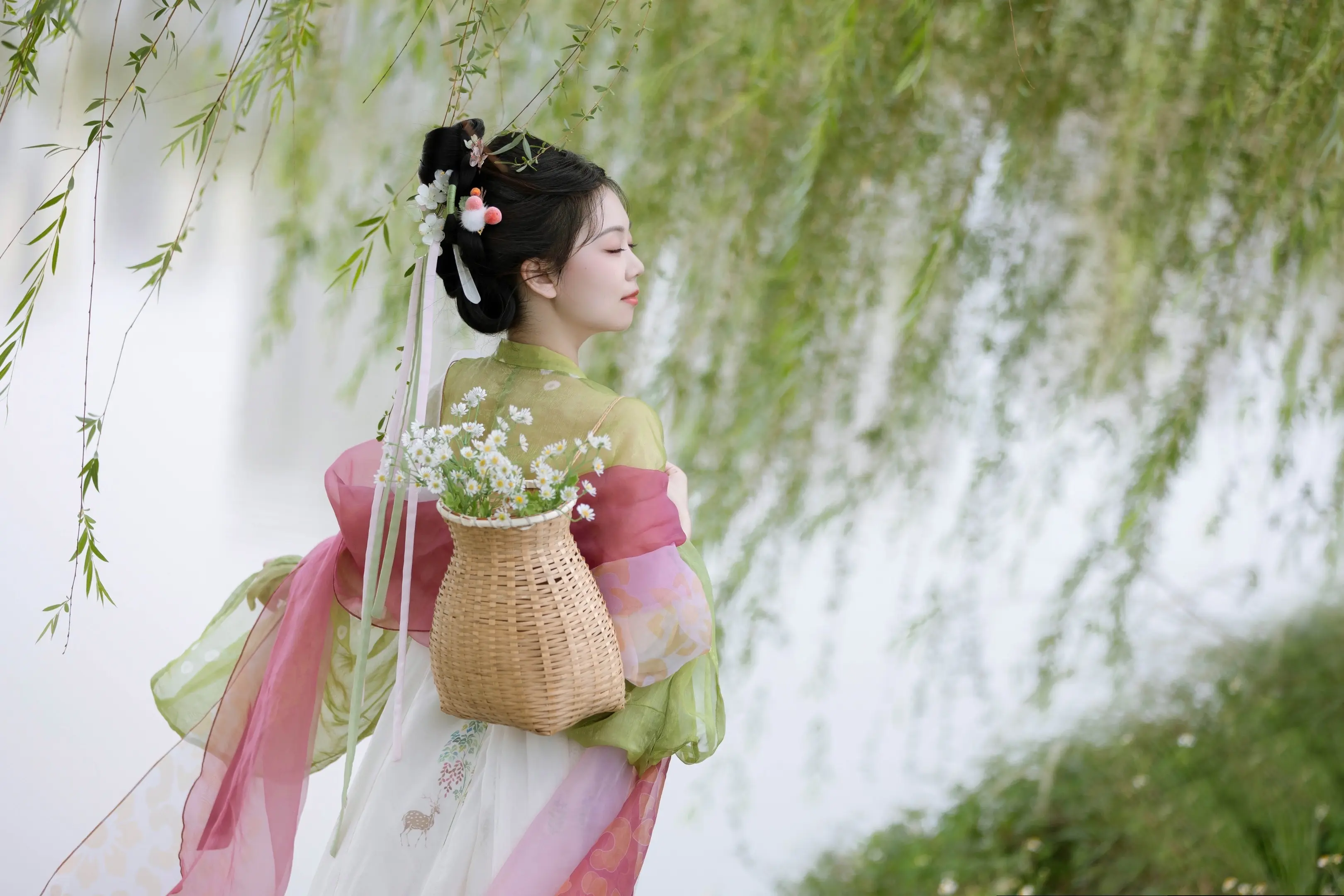 小扇引微凉 悠悠夏日长。