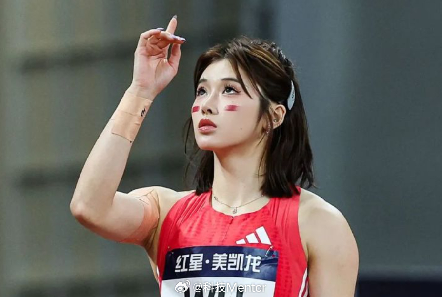 吴艳妮以12秒99夺冠厉害了！但我还是喜欢他噶桀骜不驯的样子