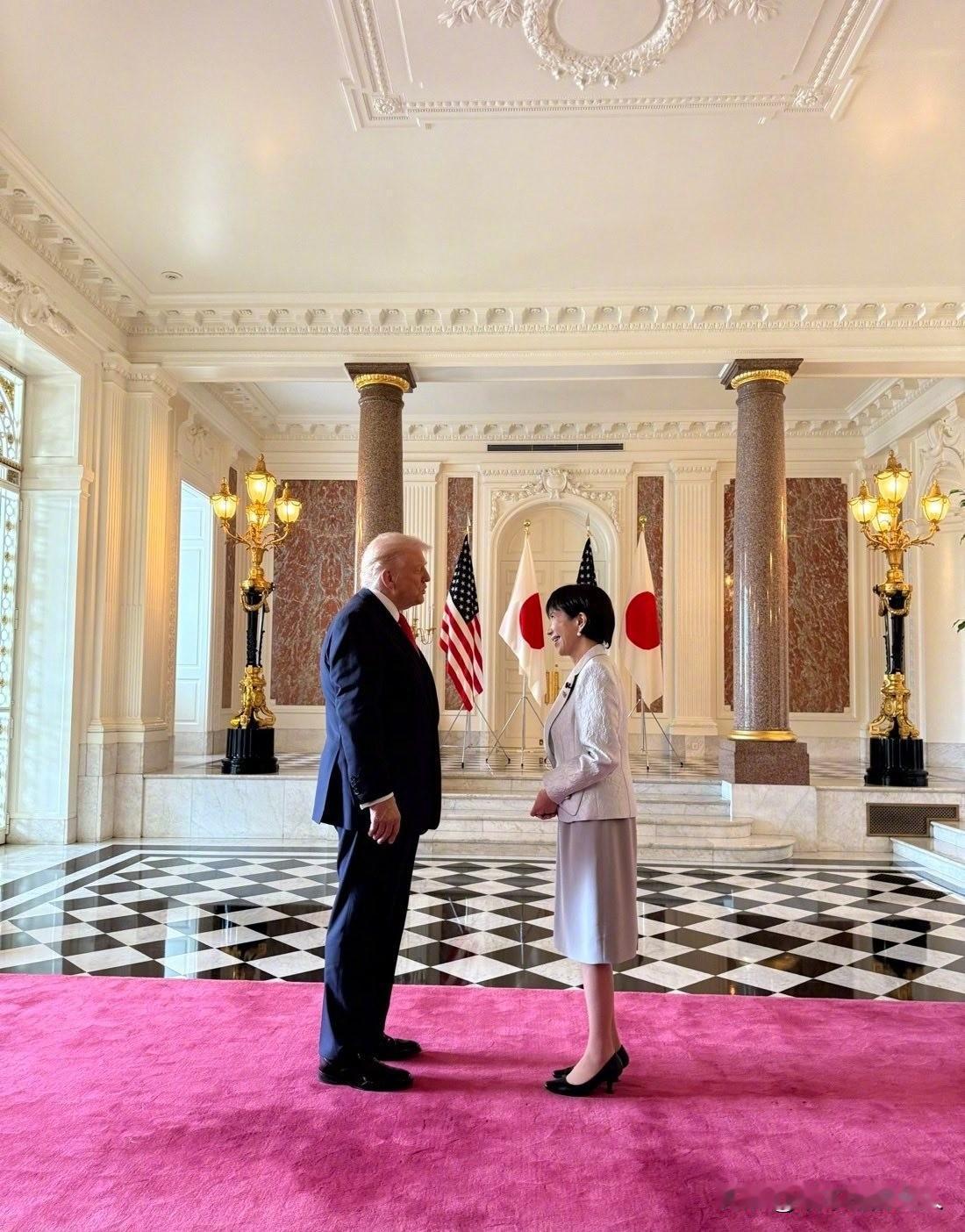 炸裂！
一个敢送，一个敢接！
特朗普收获高市早苗赠送的安倍曾使用过的高尔夫球杆！