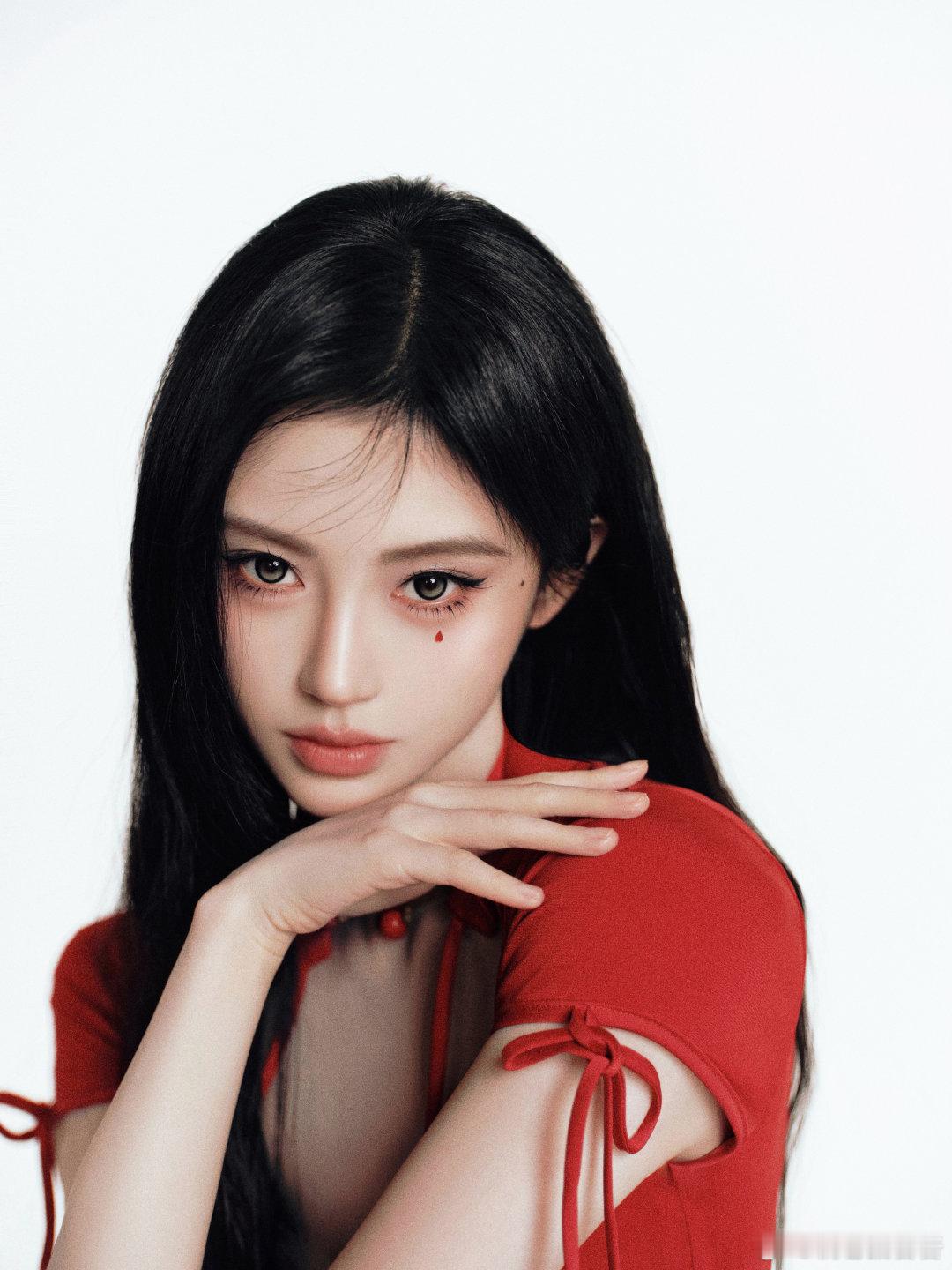 jjy鞠婧祎月鳞绮纪 jjy鞠婧祎露芜衣 我时常暴风骤雨 但你依然是我的晴天՞˶