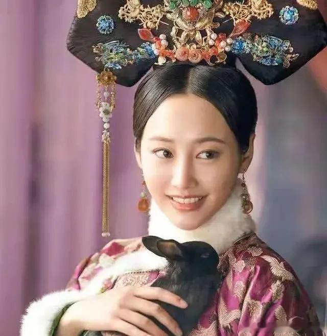 《如懿传》中的魏嬿婉与延禧攻略中的魏璎珞其实没有多大的区别，魏嬿婉抛弃旧爱凌云彻