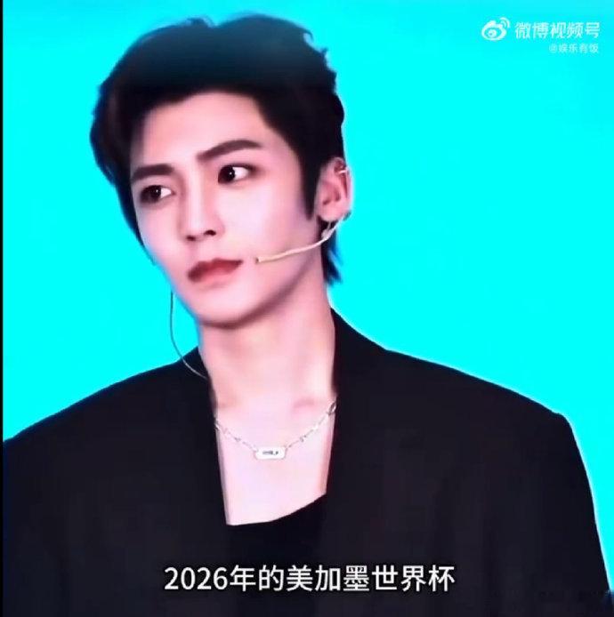 侯明昊神预言世界杯冠军 大力神杯归属尘埃落定，侯明昊早前预言成真，球迷集体排队求