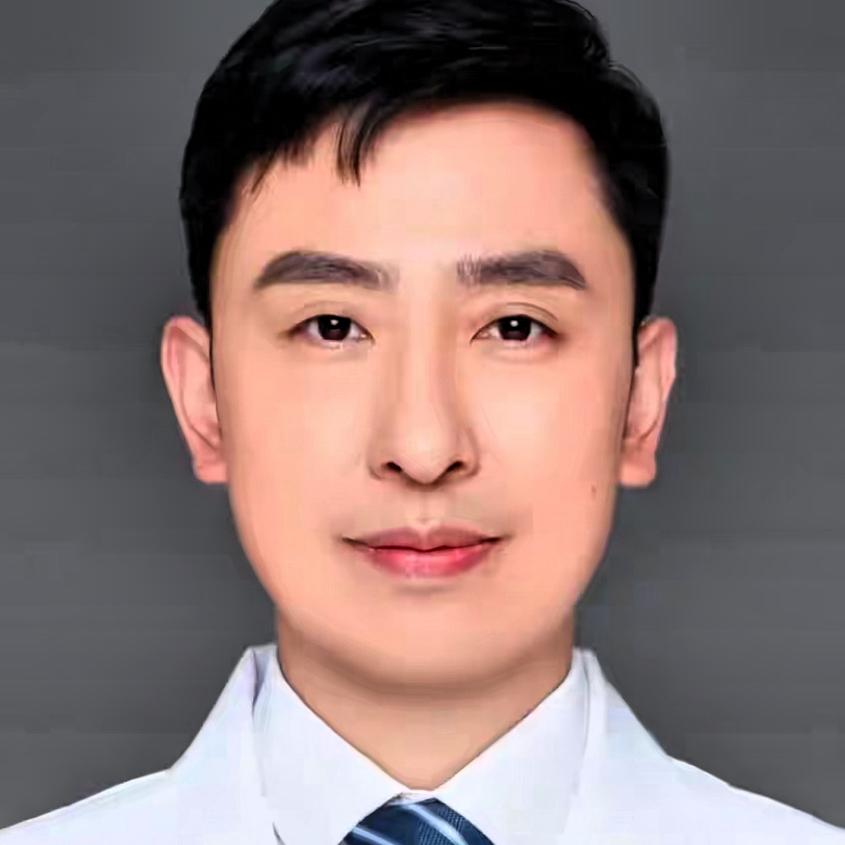 真的越想越气！
湘雅曾秋明，你怎么敢的啊！

看着浓眉大眼、斯斯文文，
谁能想到